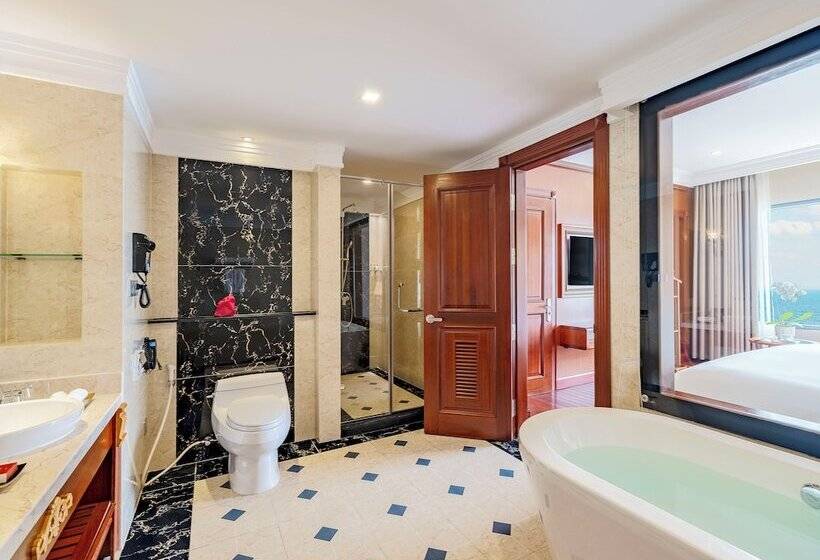 سوئیت اجرایی با چشمانداز دریا, Dlg Hotel Danang