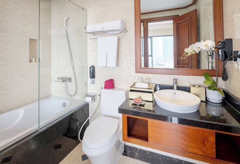 اتاق خانوادگی با چشم‌انداز دریا, Dlg Hotel Danang
