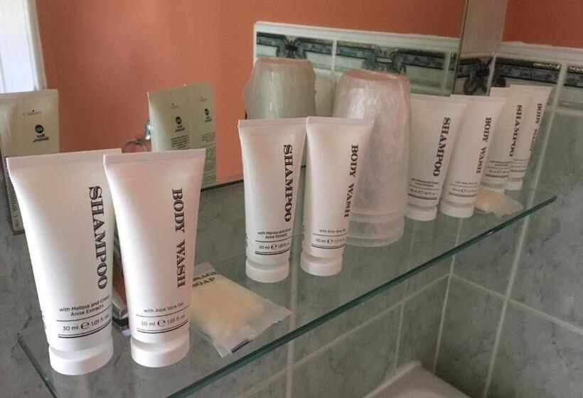 스탠다드 룸, The Cedars