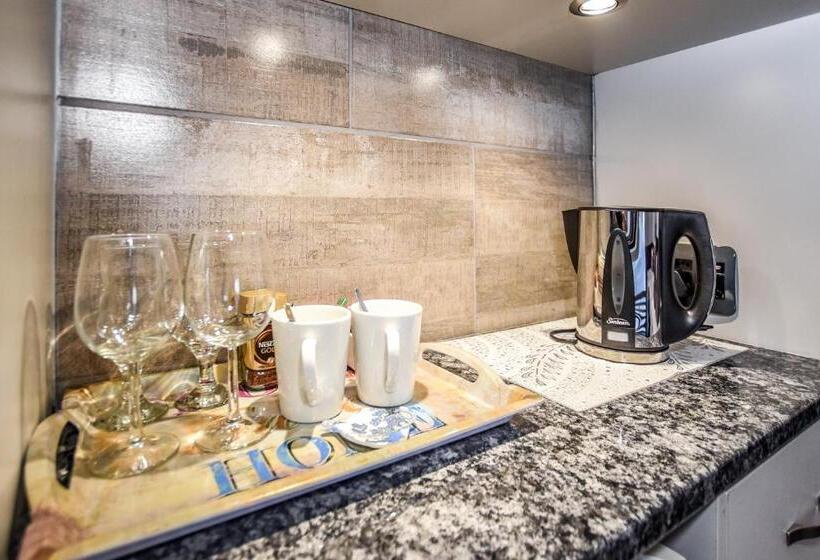 Семейный Номер, The Rest Guest House