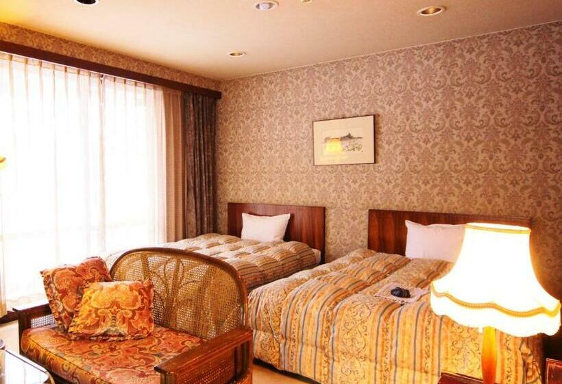 Quarto standard, Grace Hakuba