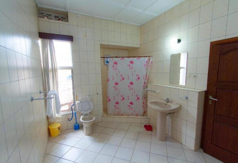 اتاق استاندارد یک نفره, Kings Hospitality Centre