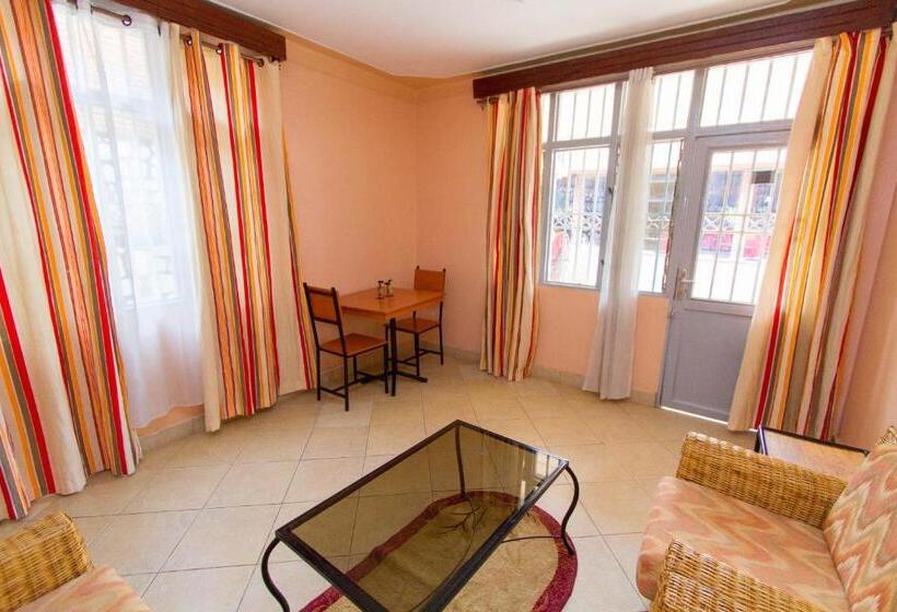 اتاق سوپریور, Kings Hospitality Centre