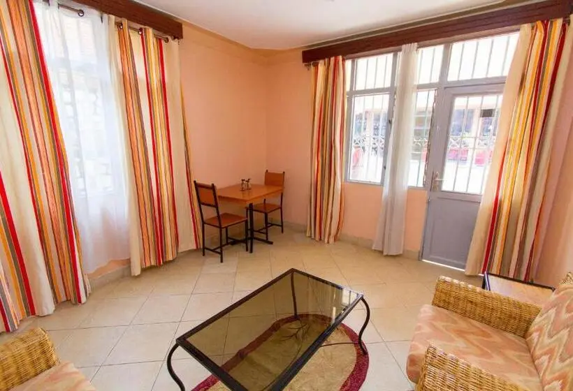 اتاق سوپریور, Kings Hospitality Centre