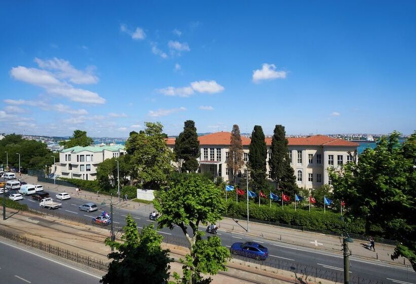 اتاق لوکس با چشم‌انداز دریا, Metropolitan Hotels Bosphorus   Special Category