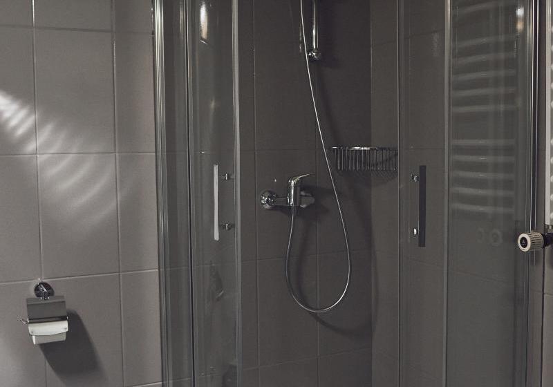 غرفة قياسية, Shalom Kazimierz