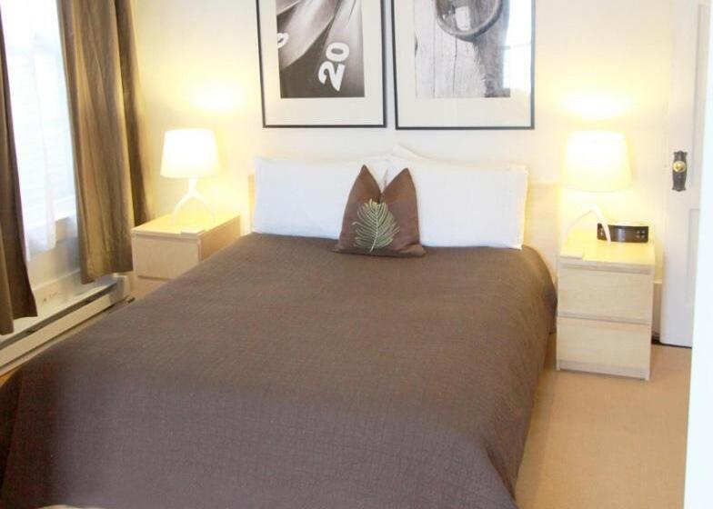 جناح, The Haus On Mirror Lake