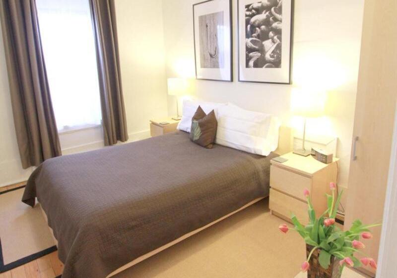 جناح, The Haus On Mirror Lake