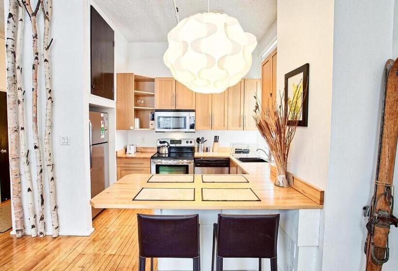 غرفة قياسية رباعية, The Haus On Mirror Lake