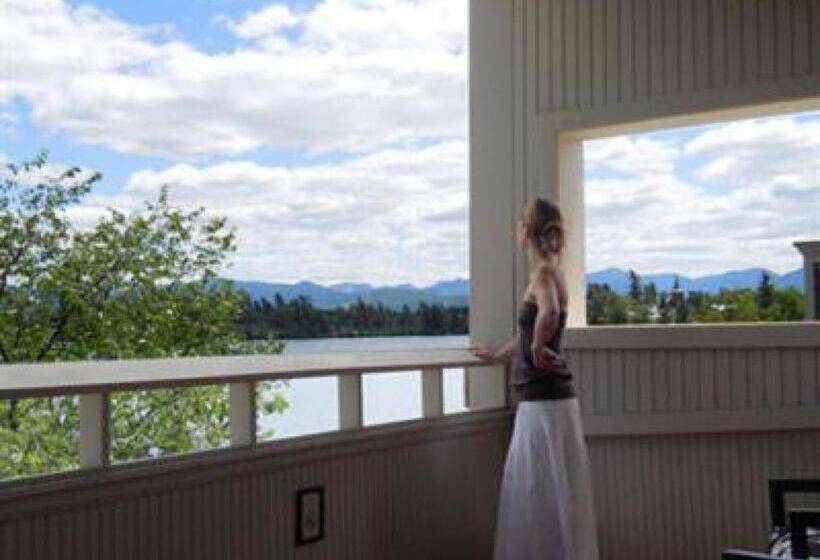 جناح ديلوكس, The Haus On Mirror Lake