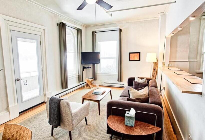 شقة سوبريور غرفة واحدة, The Haus On Mirror Lake