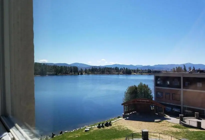 デラックスの４人部屋, The Haus On Mirror Lake