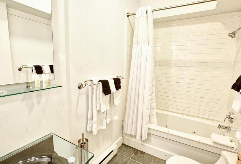 غرفة ديلوكس رباعية, The Haus On Mirror Lake