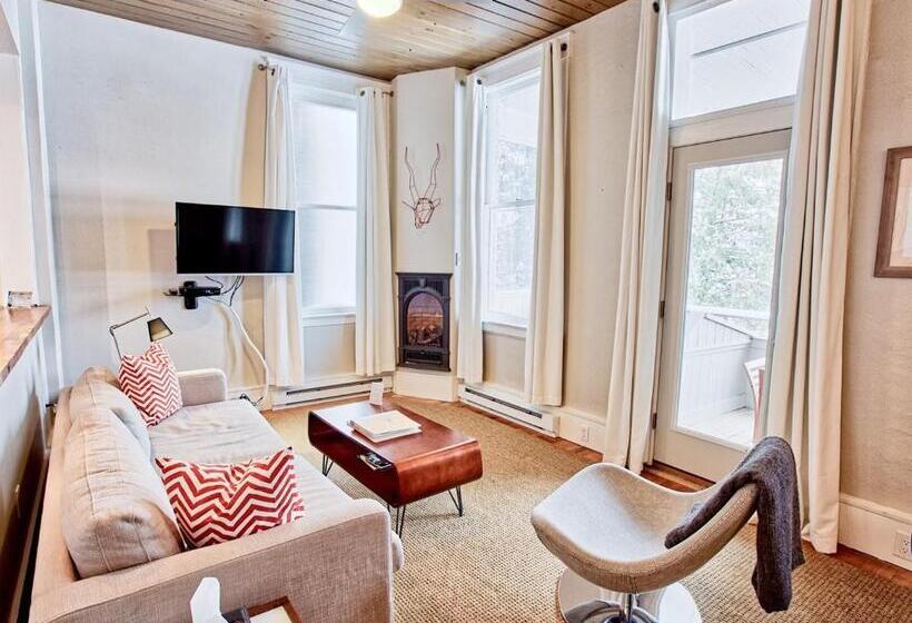 غرفة سوبيريور رباعية, The Haus On Mirror Lake