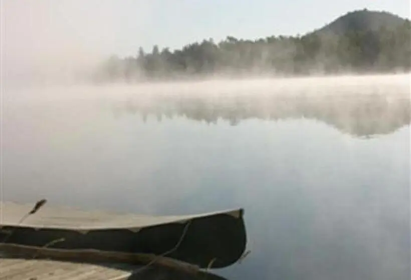 スタンダードルーム, The Haus On Mirror Lake