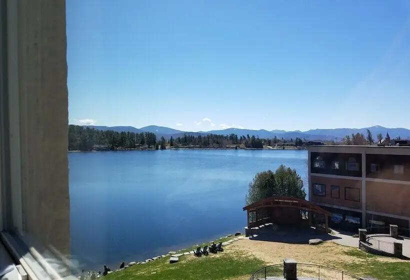 デラックスの４人部屋, The Haus On Mirror Lake