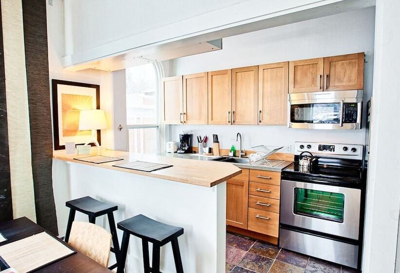 غرفة ديلوكس رباعية, The Haus On Mirror Lake