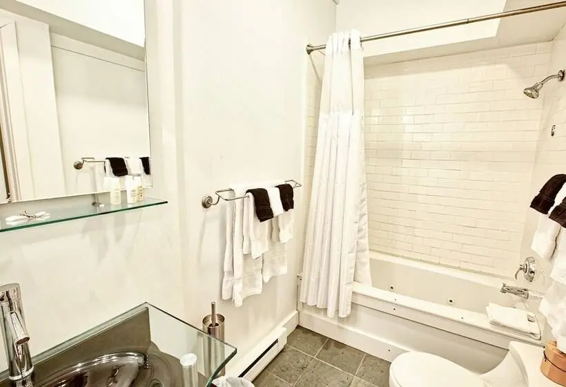 デラックスの４人部屋, The Haus On Mirror Lake