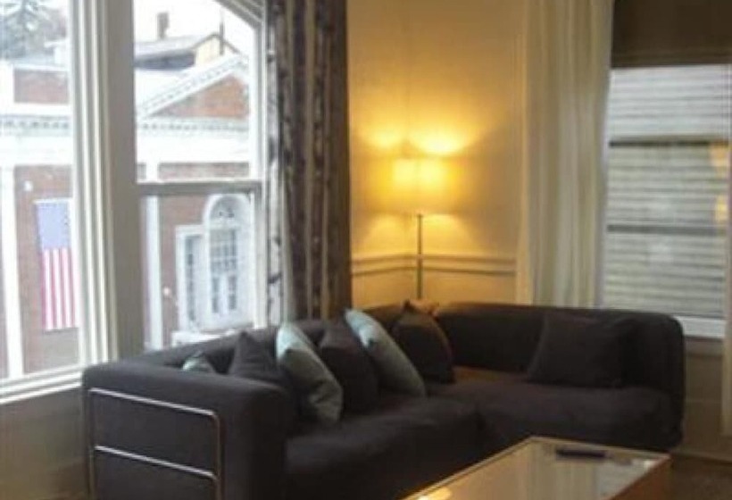 جناح سوبيريور, The Haus On Mirror Lake