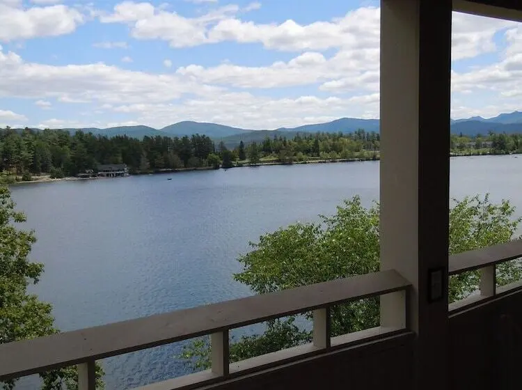 スーペリアの４人部屋, The Haus On Mirror Lake