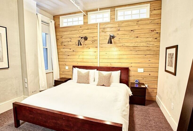 غرفة سوبيريور رباعية, The Haus On Mirror Lake