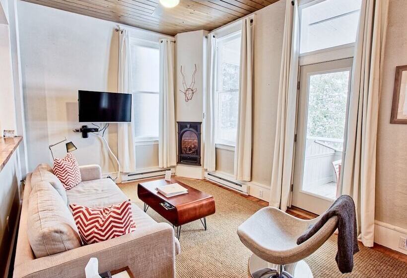 غرفة سوبيريور رباعية, The Haus On Mirror Lake