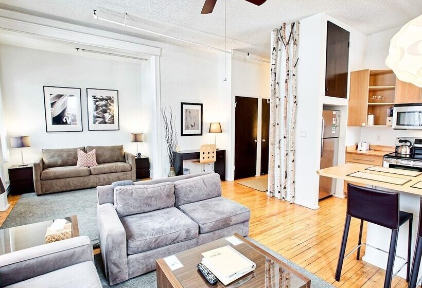 غرفة قياسية رباعية, The Haus On Mirror Lake