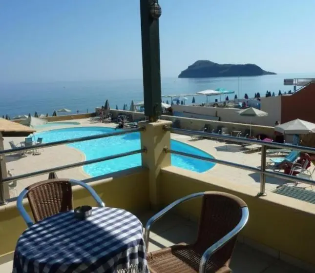 استودیوی استاندارد با چشم‌انداز دریا, Lissos Beach