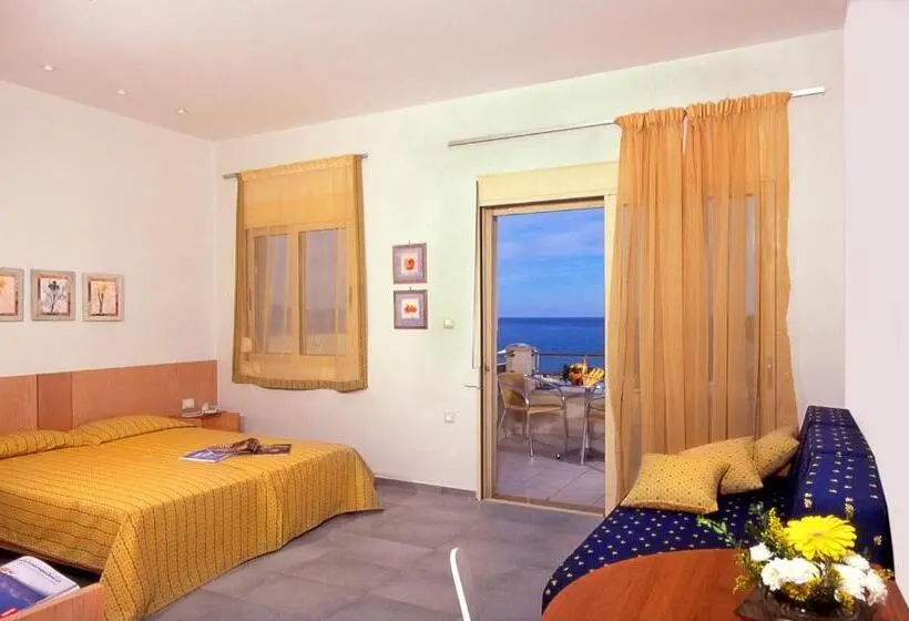 استودیوی استاندارد با چشم‌انداز دریا, Lissos Beach