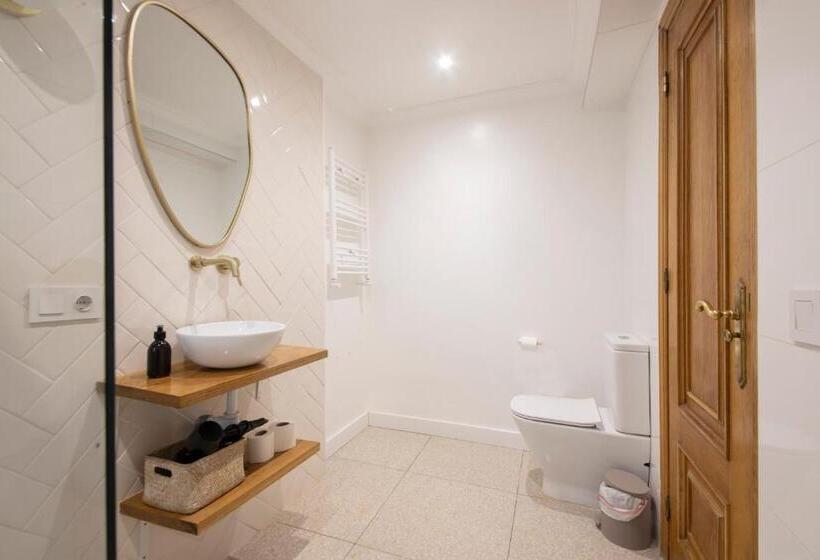 海景标准间带阳台, Far Out Inn