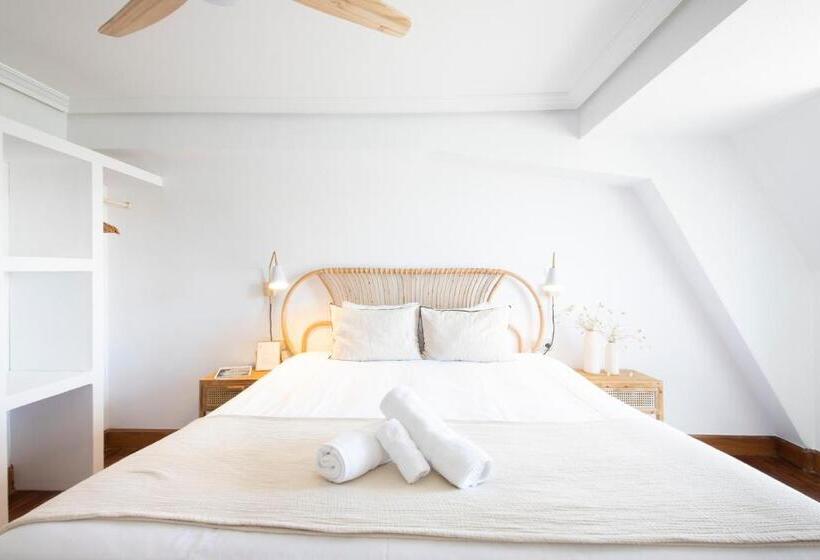 海景标准间带阳台, Far Out Inn