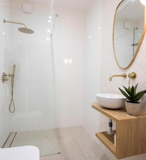 豪华海景房, Far Out Inn