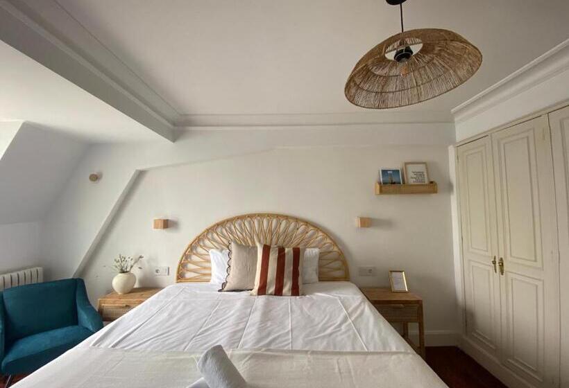 海景标准间带阳台, Far Out Inn