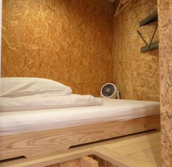 共用房间的床, Kawaramachi Domitory