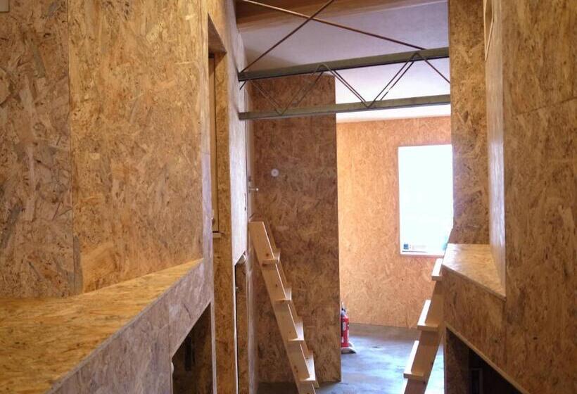 共用房间的床, Kawaramachi Domitory