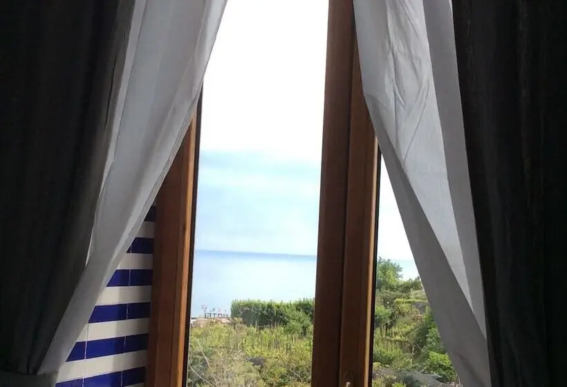 Deluxe Suite Sea View, Moo