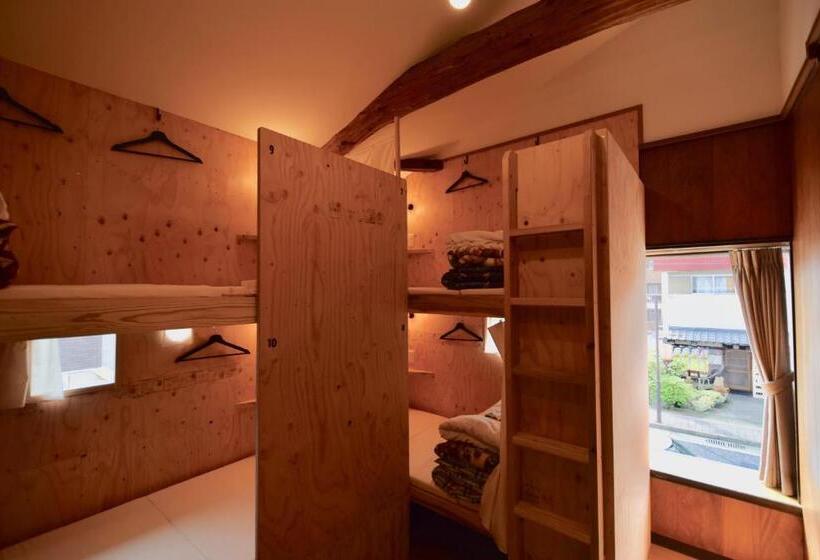 Четырехместный номер эконом класса с общей ванной комнатой, Saga International Guesthouse Hagakure