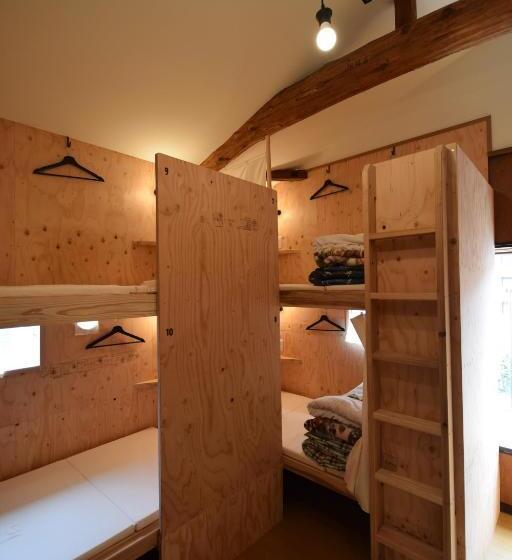 Четырехместный номер эконом класса с общей ванной комнатой, Saga International Guesthouse Hagakure