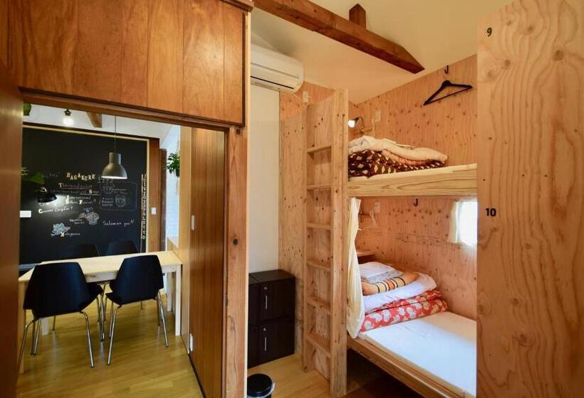 Четырехместный номер эконом класса с общей ванной комнатой, Saga International Guesthouse Hagakure