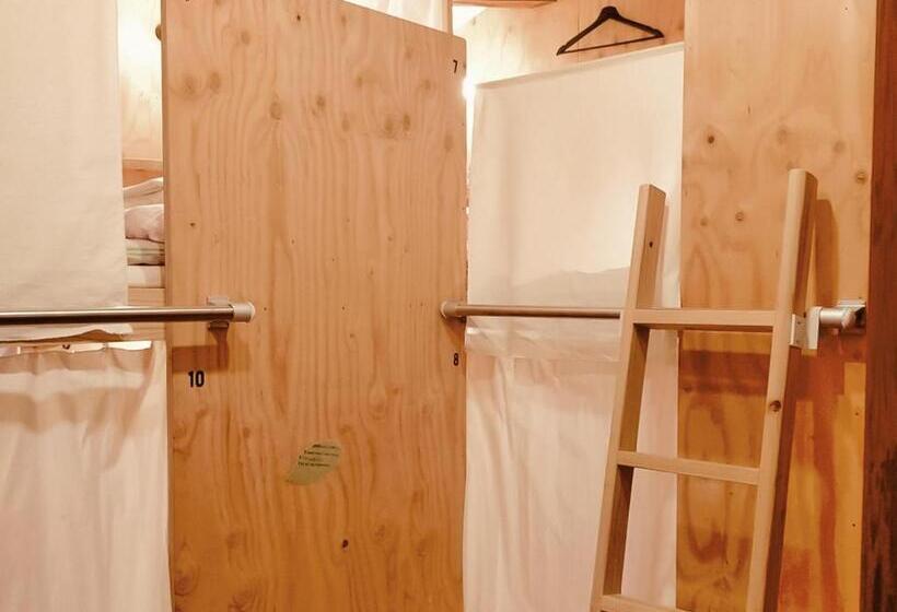 Четырехместный номер эконом класса с общей ванной комнатой, Saga International Guesthouse Hagakure