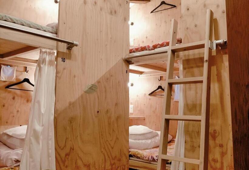 Четырехместный номер эконом класса с общей ванной комнатой, Saga International Guesthouse Hagakure