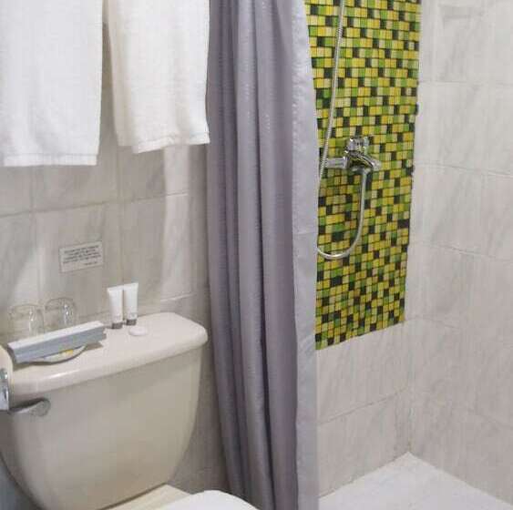 חדר משפחתי, Sunday Hostel