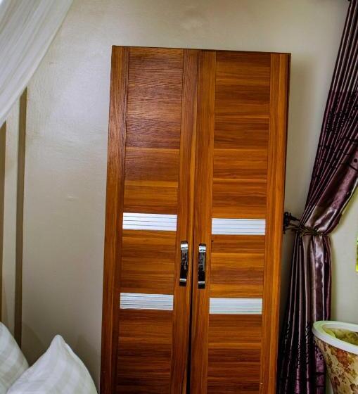 اتاق استاندارد یک نفره, La Grande