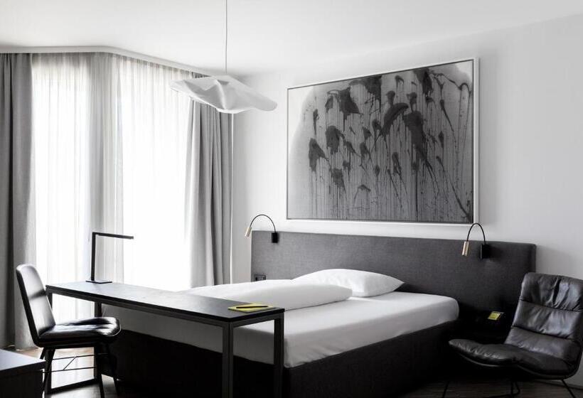 غرفة سوبيريور, Lend