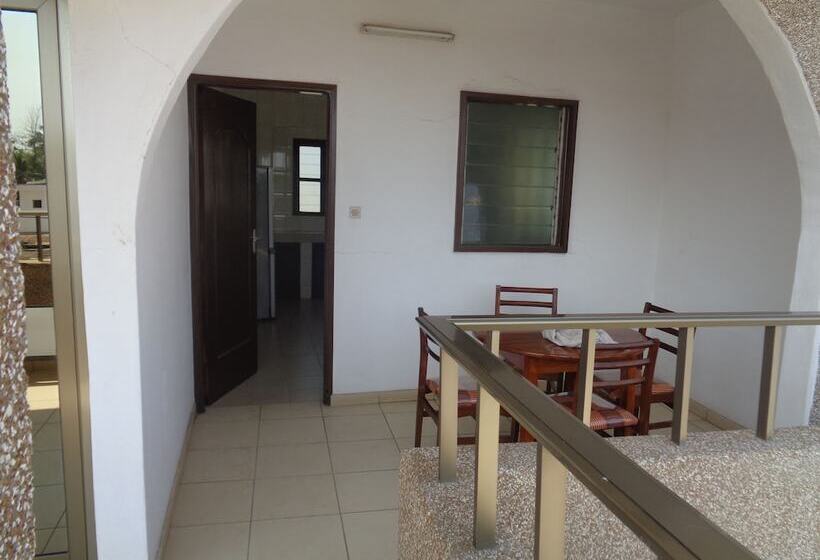 آپارتمان اقتصادی دو خوابه, Rosalie S Apparts