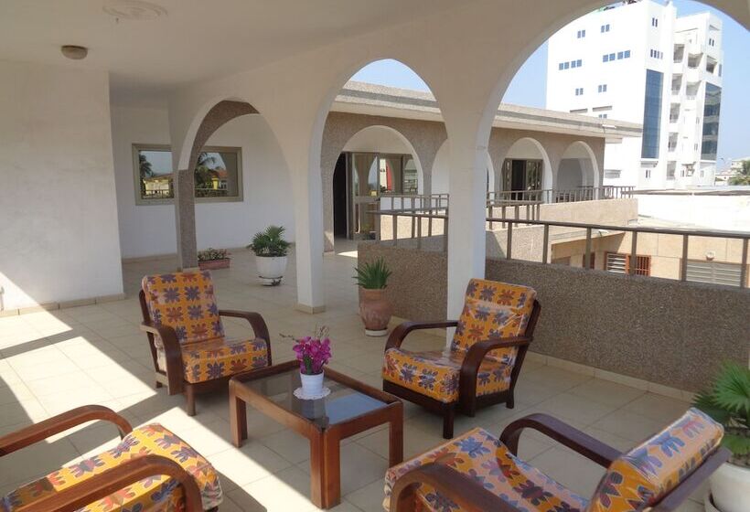 آپارتمان اقتصادی دو خوابه, Rosalie S Apparts