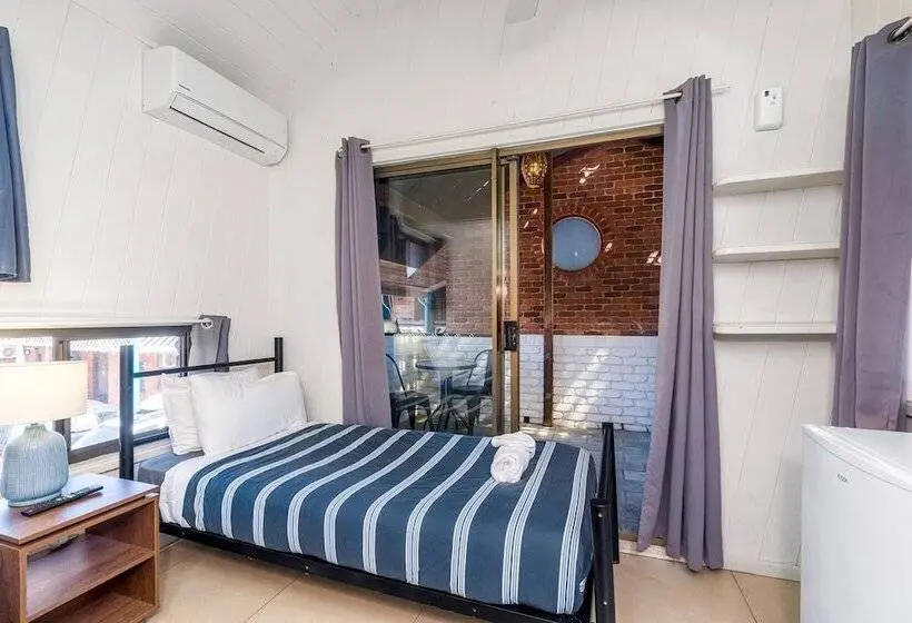اتاق استاندارد با سرویس بهداشتی مشترک, Aquarius Backpackers Resort