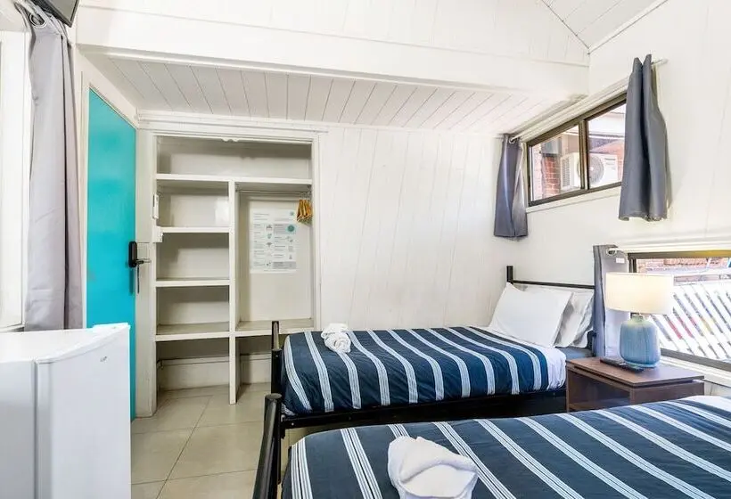 اتاق استاندارد با سرویس بهداشتی مشترک, Aquarius Backpackers Resort