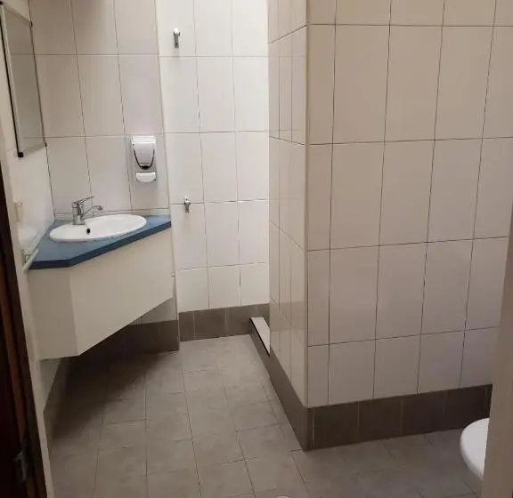 تختخواب در اتاق مشترک, Aquarius Backpackers Resort
