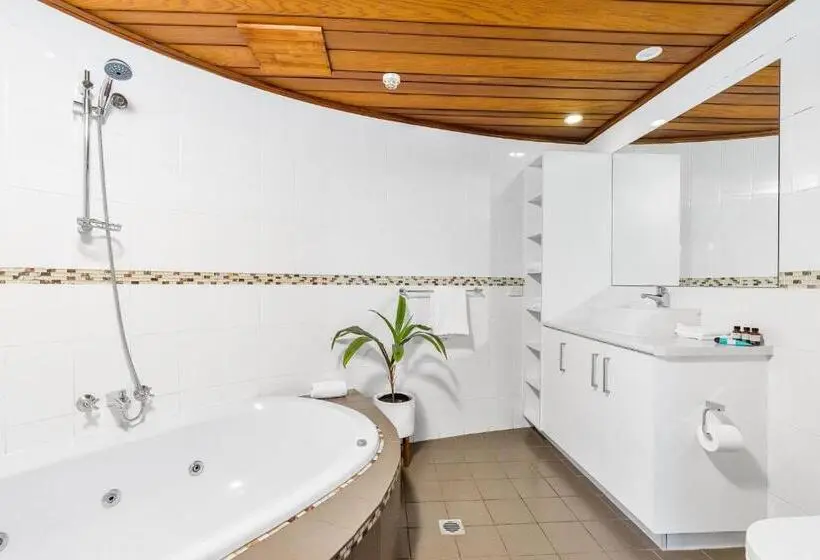 اتاق استاندارد با وان آب گرم, Aquarius Backpackers Resort